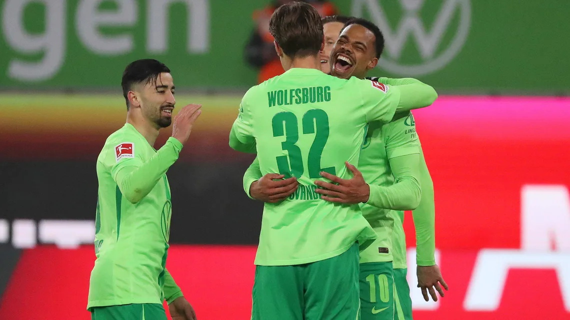 VfL Wolfsburg vs Borussia Mönchengladbach: triunfo 3 por 1 de los Lobos